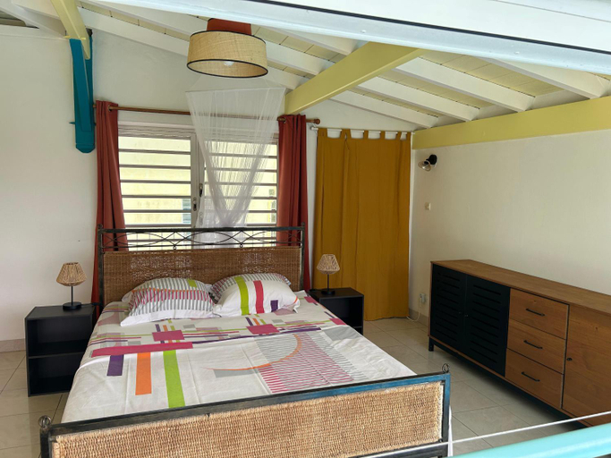 Bedroom, Les marches de Paulina, Basse-Pointe