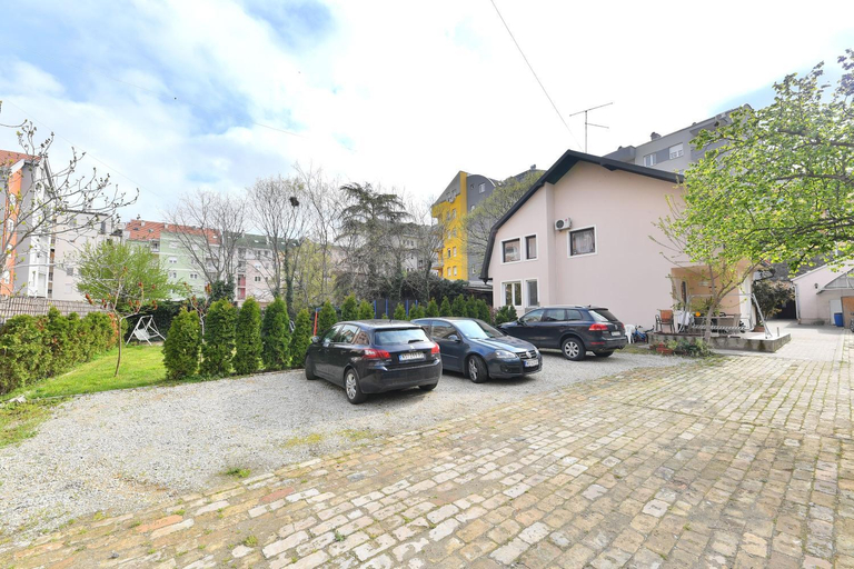 Others 5, Prenociste Dvoriste, Novi Sad