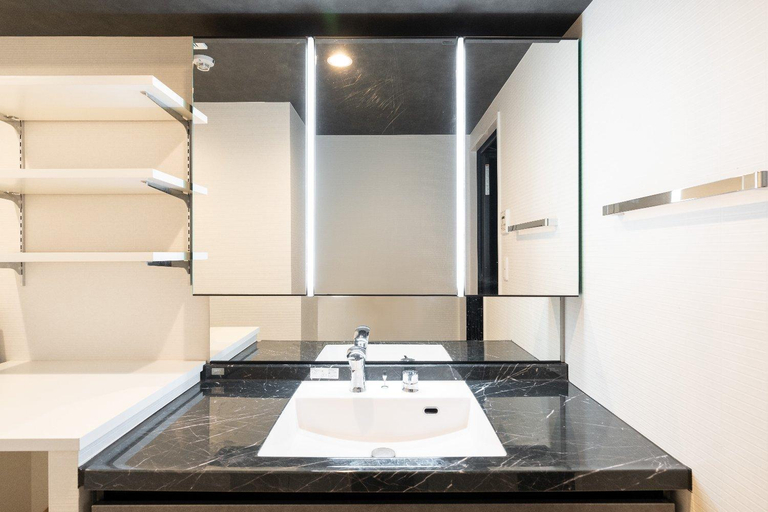 Bathroom, CREAL premier Akasaka, Minato