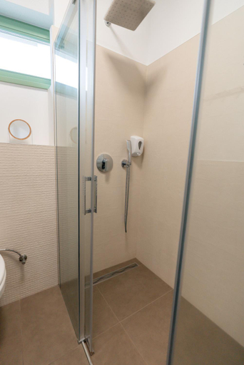 Others 5, Jokai Apartman, Paks