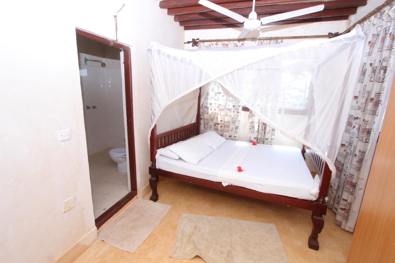 Others 5, Jannataan Hotel, Lamu West