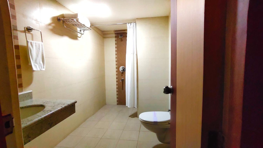 Bathroom 3, Hotel Hyson Heritage, Kozhikode