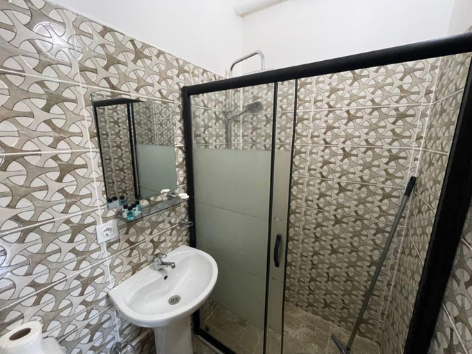 Bathroom 5, Taksim Stone Wall Apartments, Beyoğlu