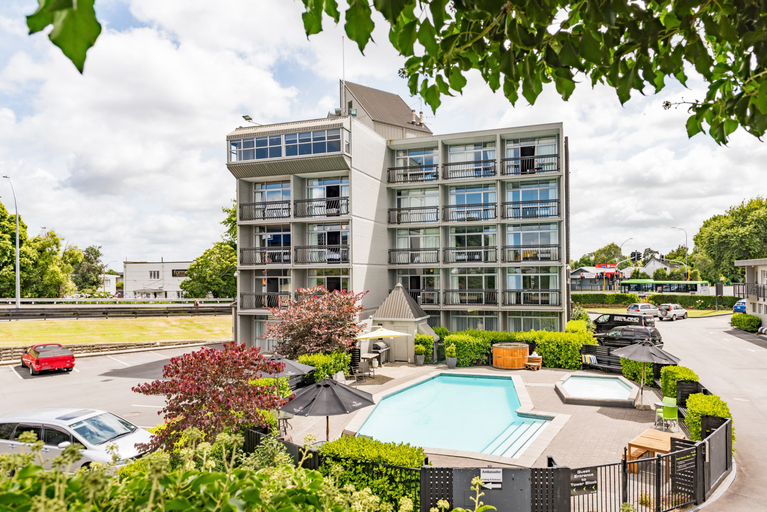 Exterior & Views 2, Heartland Ambassador Hotel Hamilton, Hamilton