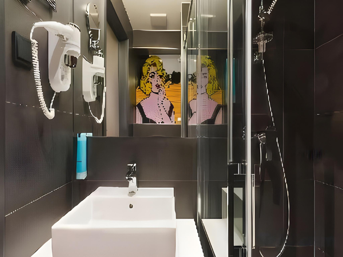 Bathroom 4, Q Hotel Krakow, Kraków City
