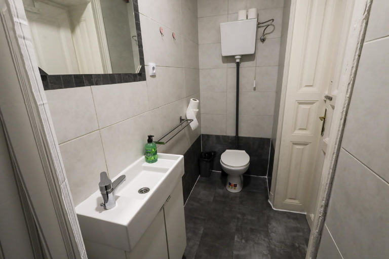 Bathroom 3, Pest-Port Apartment-ROOM 5, Budapesti