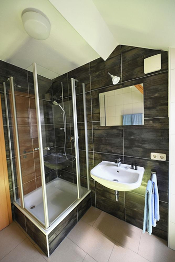 Bathroom 5, Gasthaus Landbrecht, Freising