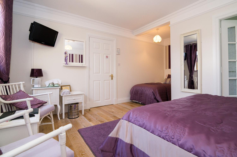 Others 5, Cois Li Accommodation