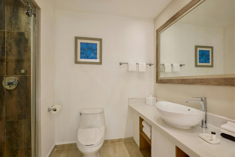 Bathroom 5, Waves Hotel and Spa by Elegant Hotels