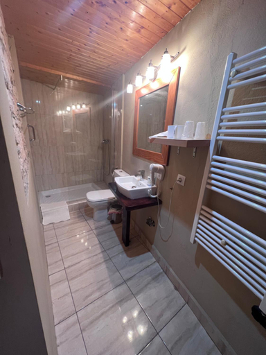 Bathroom 4, La Garbinada Hotel, Lleida