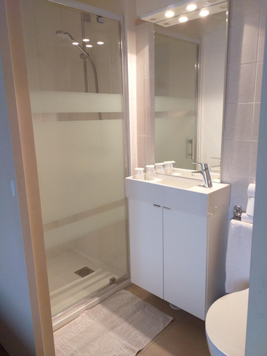 Bathroom 3, Hotel le Lion d'Or Hotel Autonome, Loir-et-Cher