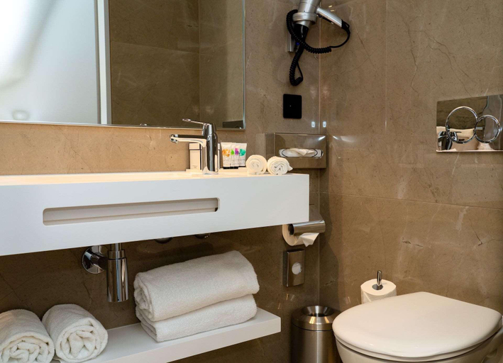 Bathroom 4, Nash Pratik Hotel, Genève