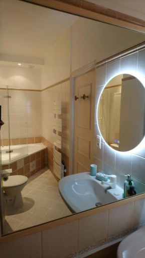 Bathroom 3, Le bois des fees de Chazelles, Charente