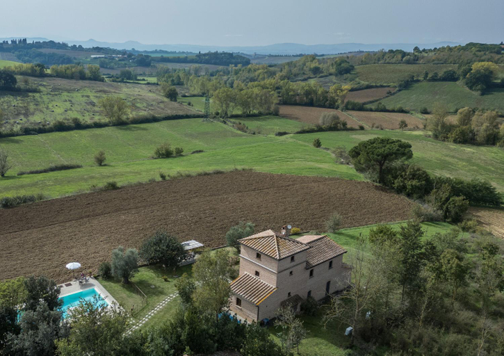 Others 4, Casale Cinque Valli 8, Arezzo