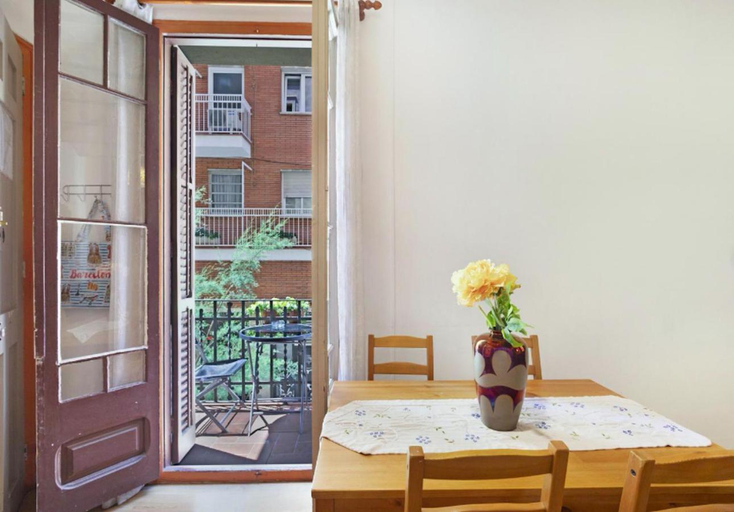 Others 5, Great apartment in Sagrada Familia with Balcony, Barcelona