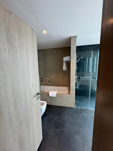 Bathroom 5, Capital Suites Hotel and Residences, Abu Dhabi City