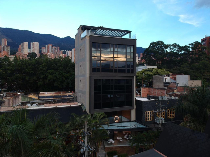 Exterior & Views