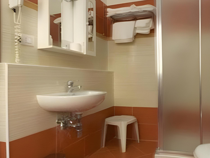 Bathroom 3, Hotel Gran Sasso & SPA, Teramo
