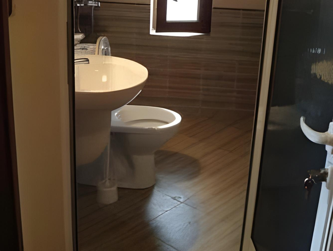 Bathroom 3, Mavrikova Kushta, Bansko