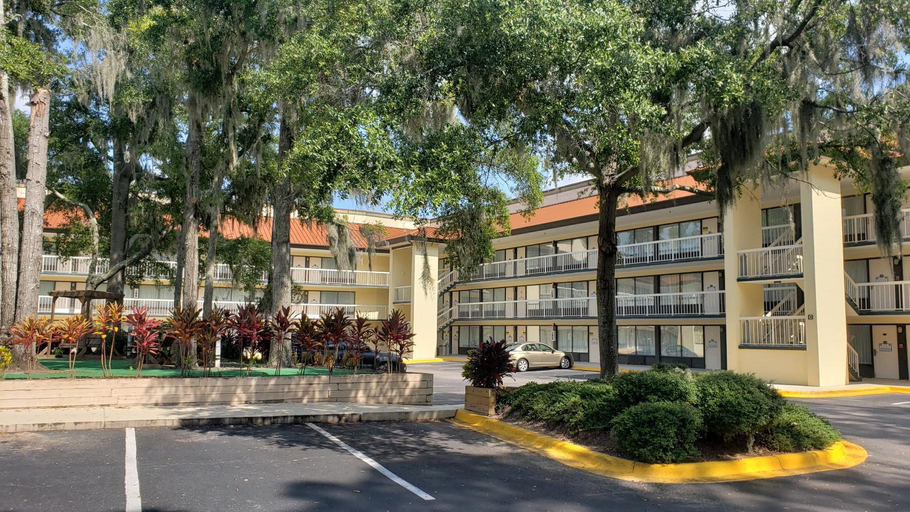 Exterior & Views 1, Simple Rewards Inn, Beaufort