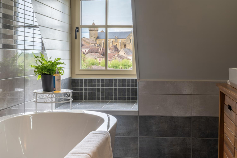Bathroom 4, Maison de Beaumont, Dordogne