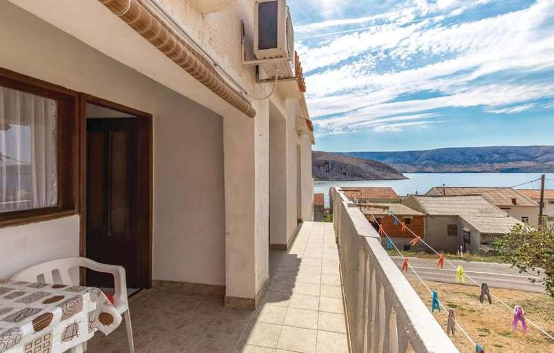 Others 5, Apartmani Leona, Novalja