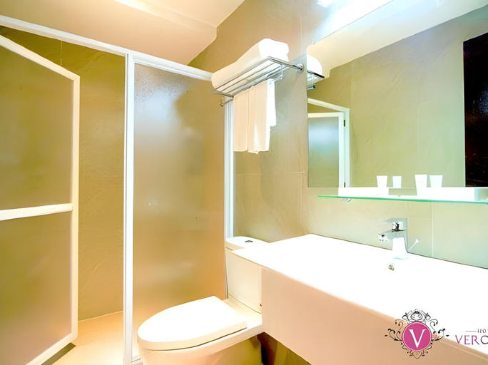 Bathroom, Hotel Veronica, Roxas City