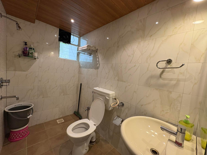 Bathroom 5, Apple Tree Hospitality, Pune