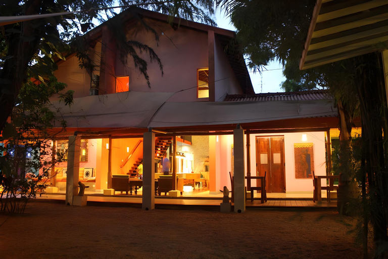 Exterior & Views
