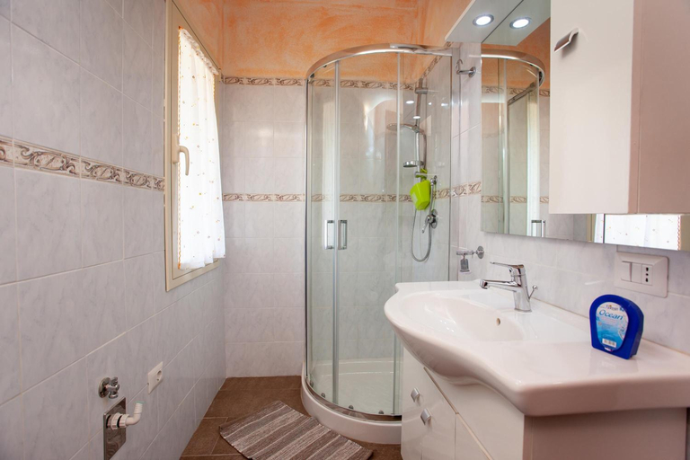 Bathroom 2, Appartamento immerso nel verde, Nuoro