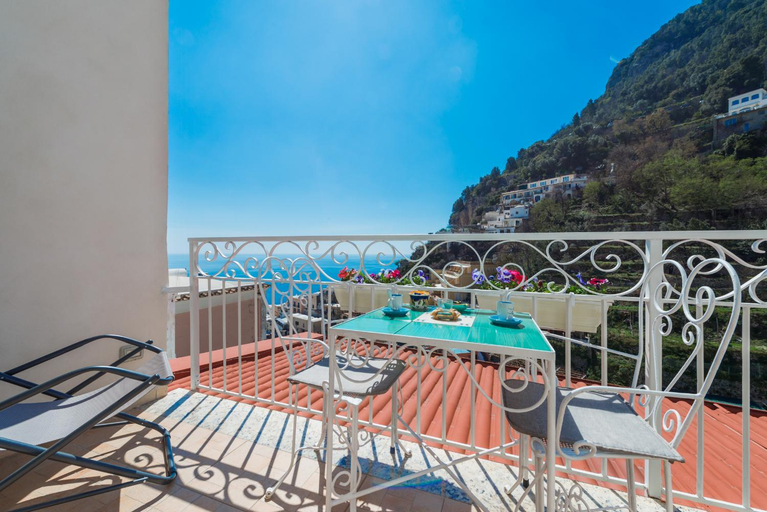 Others 5, Casa Pietro, Salerno