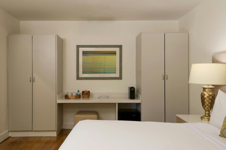 Bedroom 3, Waves Hotel and Spa by Elegant Hotels