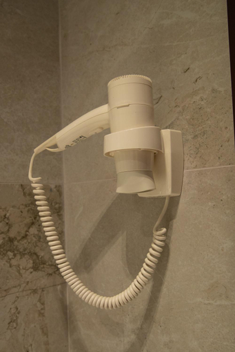 Others 4, Dial Hotel, Elbasanit