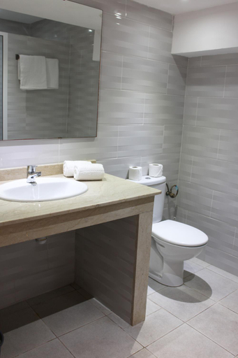 Bathroom 5, Hotel Club Almoggar Garden Beach, Agadir-Ida ou Tanane