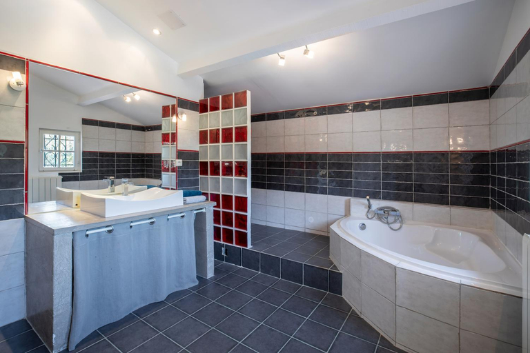 Bathroom, Villa ANANDA avec piscine Montpellier Ouest, Hérault