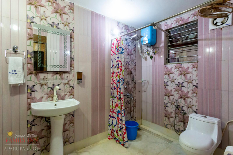 Bathroom 3, Ganga Bitan Family Inn, Haora