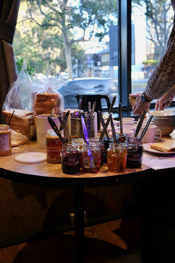 Food & Drinks 5, Pint On Punt Backpackers, Melbourne