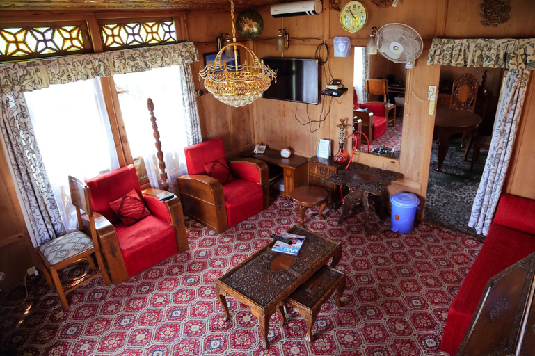 Public Area, Houseboat Zaindari Palace, Srinagar