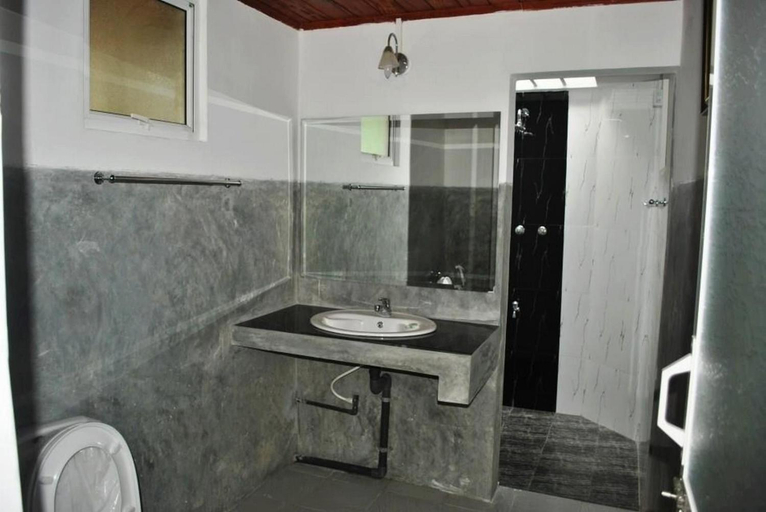 Bathroom 3, Silver Villa, Galle Four Gravets