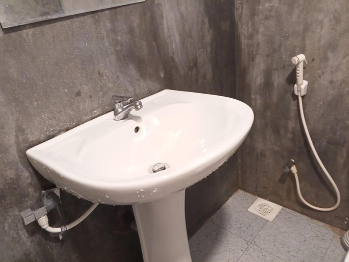 Bathroom 3, Muru's Place, Dickwella