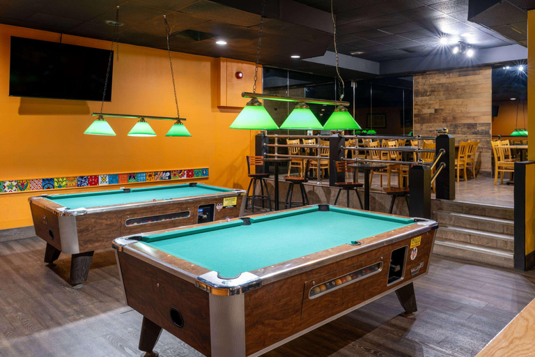 Food & Drinks, Ramada by Wyndham Thunder Bay Airlane Hotel, Thunder Bay