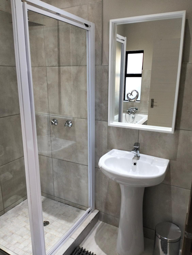 Bathroom 3, Preller Accommodation, Mangaung
