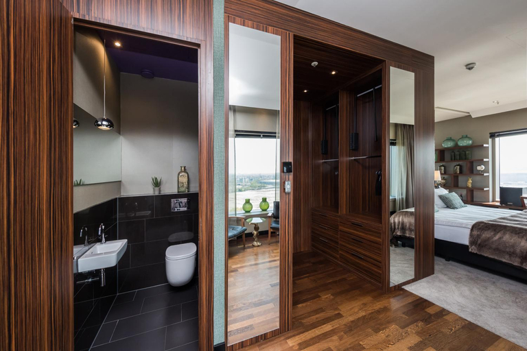 Bathroom 3, Van der Valk Hotel Düsseldorf, Düsseldorf