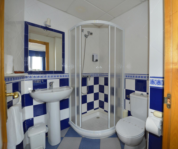 Bathroom, Hostal Linares, Lugo