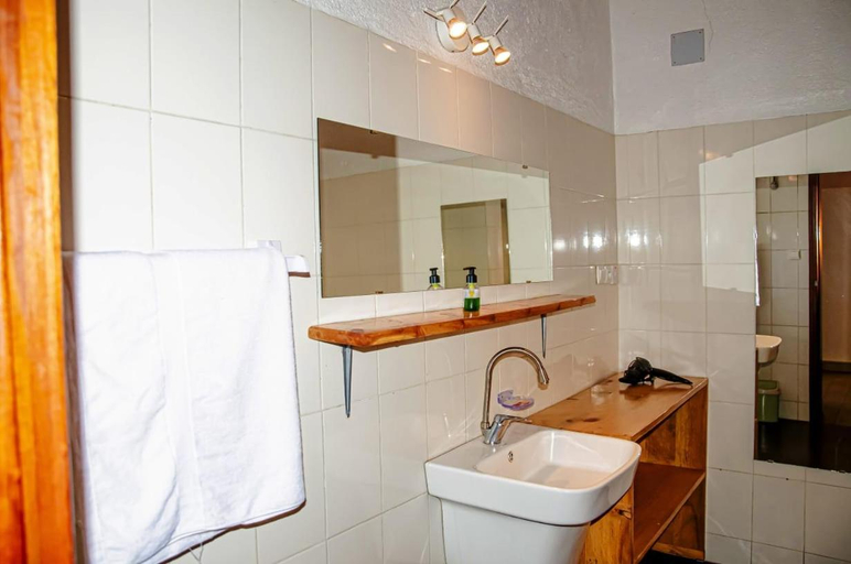 Bathroom 5, Susa Gardens Resort, Musanze