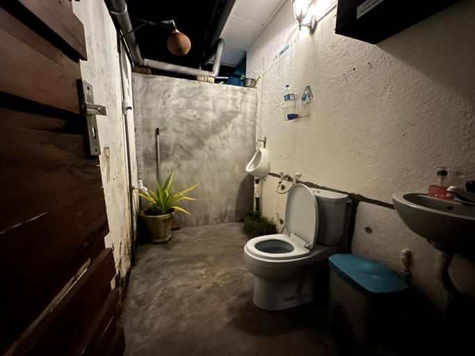 Bathroom, Sky Hostel Negombo, Negombo