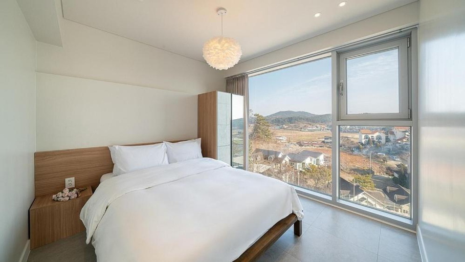 Bedroom 2, Taean Oaten Pool Villa, Taean