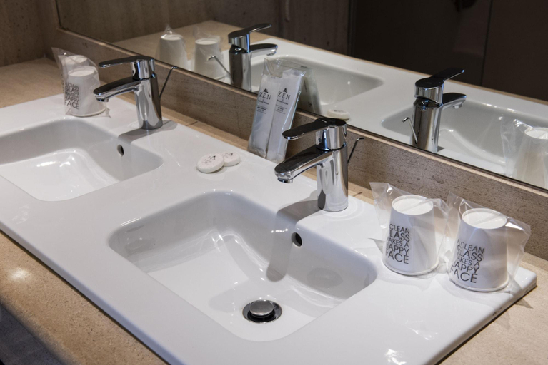 Bathroom 5, Hotel Palacio del Mar, Cantabria