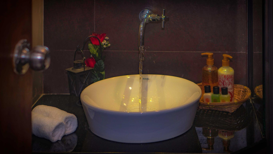 Bathroom 4, Hive 68 - Hotel and Resorts Negombo, Negombo