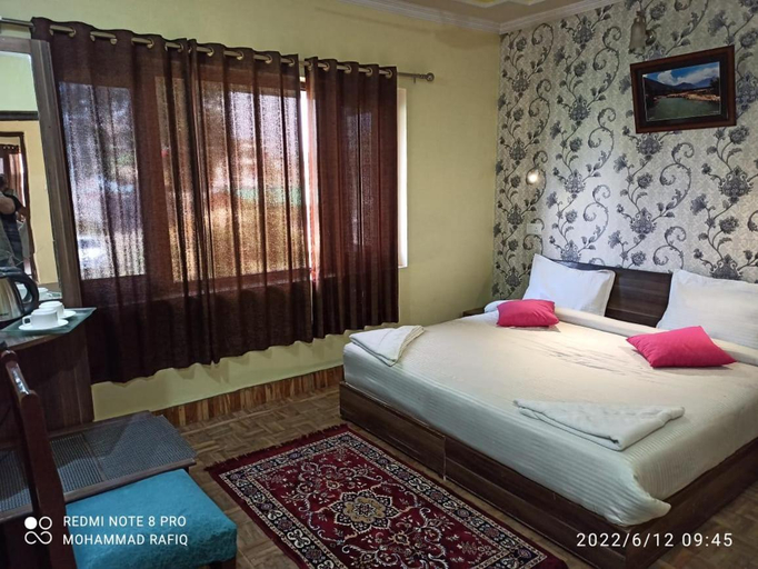 Bedroom 5, Hotel curio's All seasons, Srinagar